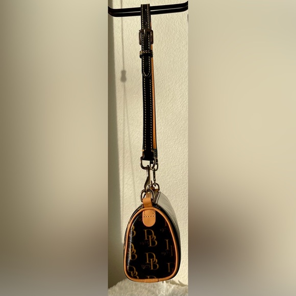 Dooney & Bourke Mini Barrel Signature Purse - Picture 3 of 11